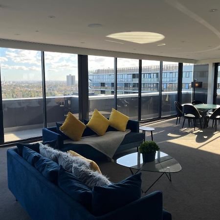 The Kinson Hotel Melbourne Exterior photo The living room of a three-bedroom apartment
