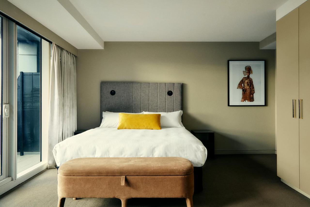 The Kinson Hotel Melbourne Exterior photo A bedroom at the hotel