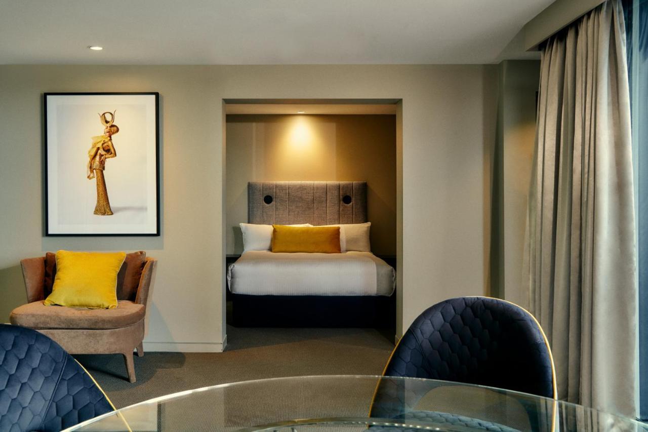 The Kinson Hotel Melbourne Exterior photo A suite at the hotel