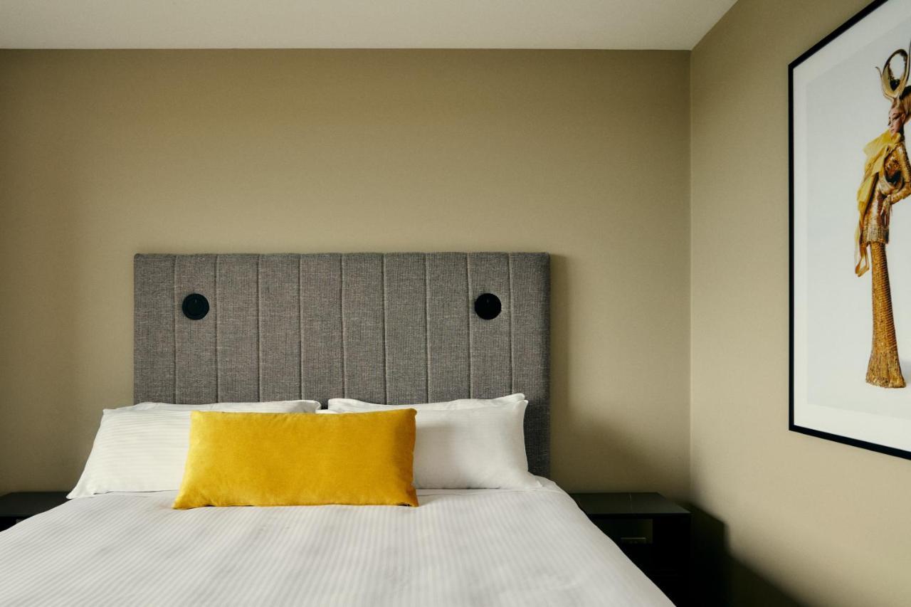 The Kinson Hotel Melbourne Exterior photo A bedroom at the hotel
