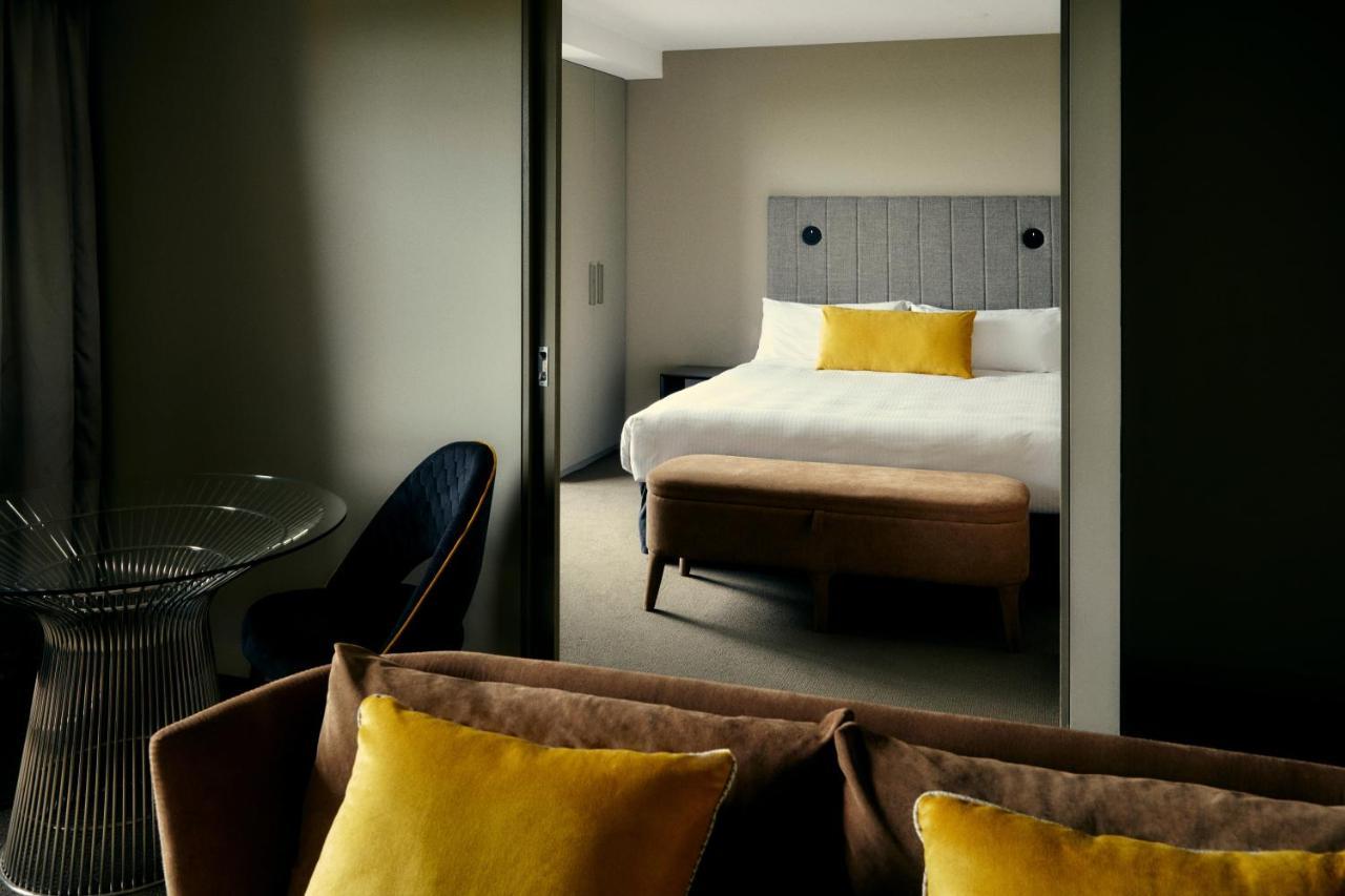 The Kinson Hotel Melbourne Exterior photo A suite at the hotel