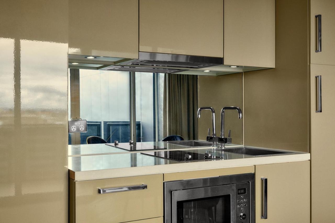 The Kinson Hotel Melbourne Exterior photo A kitchen with a built-in microwave oven