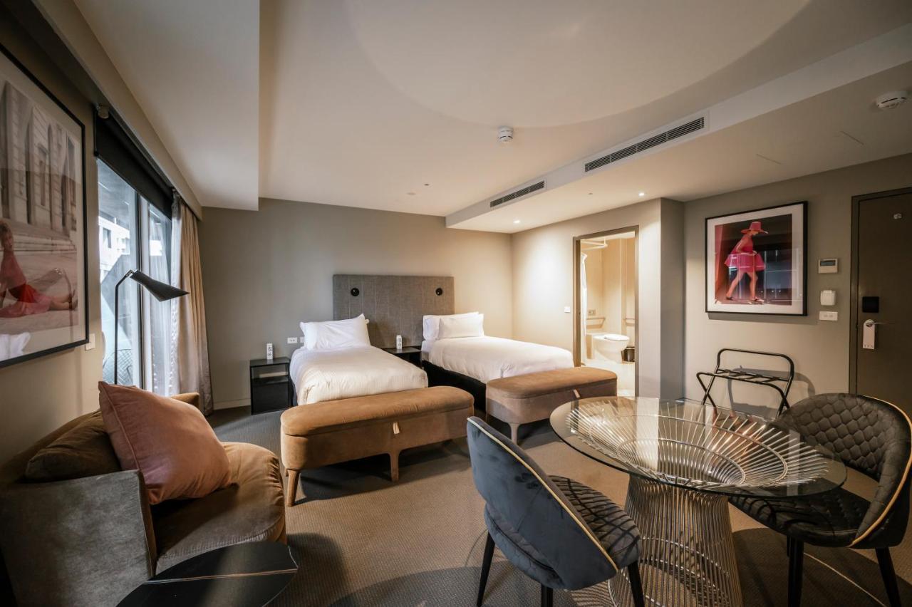 The Kinson Hotel Melbourne Exterior photo A suite at the hotel