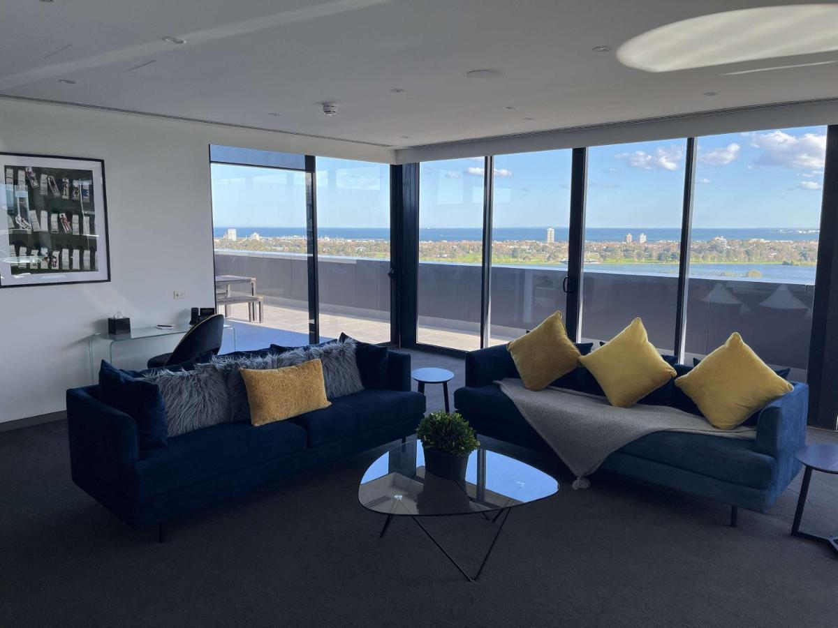 The Kinson Hotel Melbourne Exterior photo The living room of a three-bedroom apartment at The Beacon